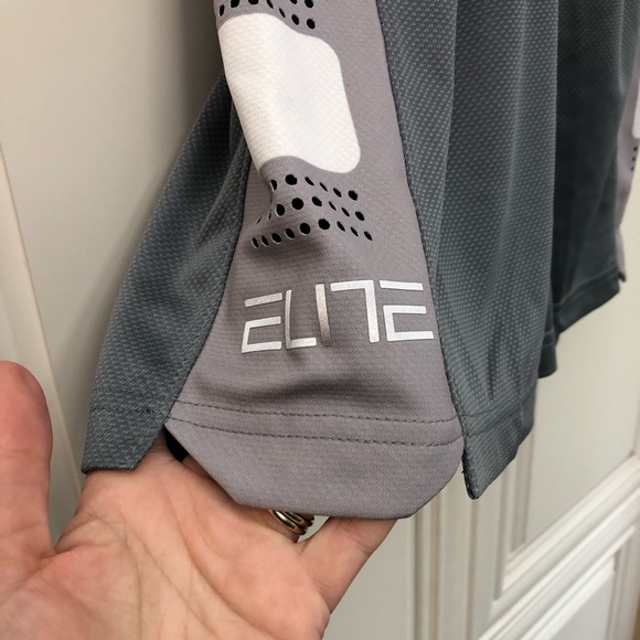 NWT Nike Elite youth basketball shorts - Picture 4 of 10